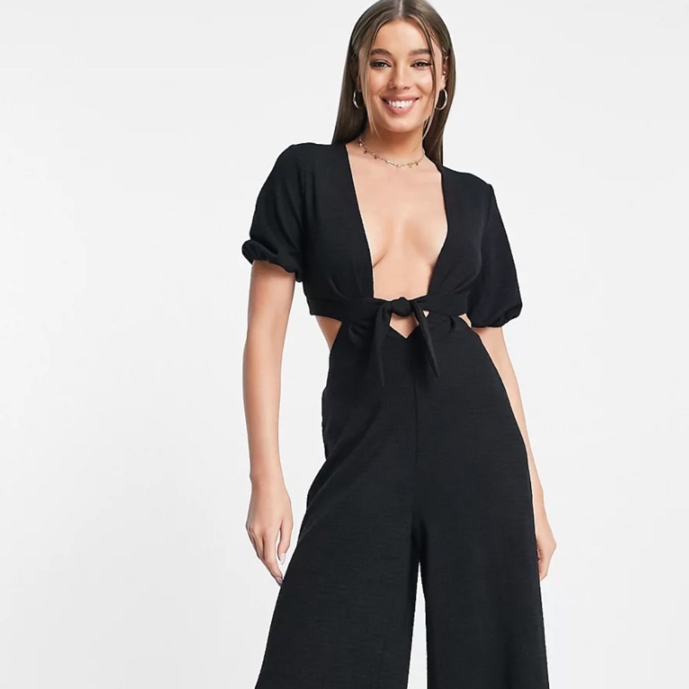 deep v jumpsuit with puff sleeve in black